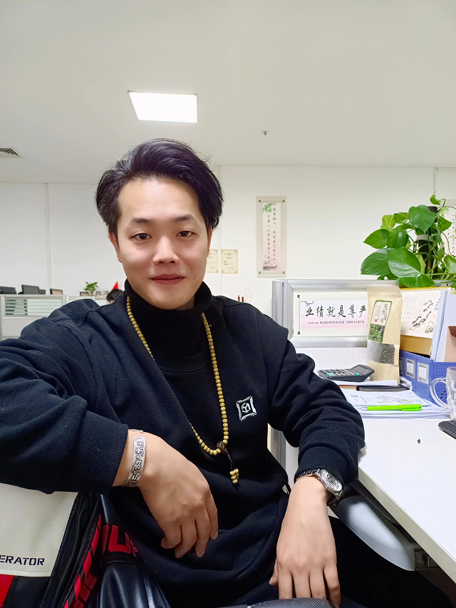 李绪杰（2016级电子商务）以纯集团重庆办事处渠道开发负责人.png